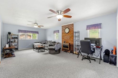 945 Santiago Rd, Imperial PA  15126-9104 exterior