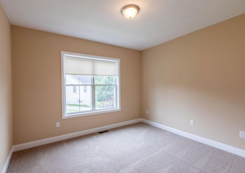 2 Sugar Plum Ln, Londonderry NH  03053-3300 exterior
