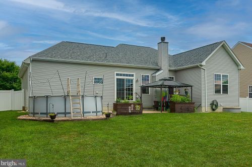 264 Burberry Ln, Charles Town WV  25414-5621 exterior