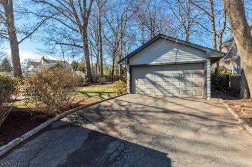 645 Raymond St, Westfield NJ  07090-2451 exterior
