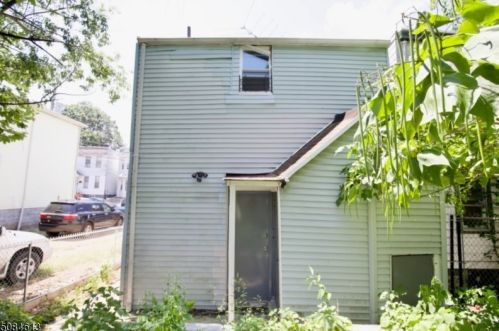 32 Arverne Ter, Irvington NJ 07111-3814 exterior
