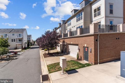 19363 Newton Pass Sq, Leesburg, VA 20176-6569