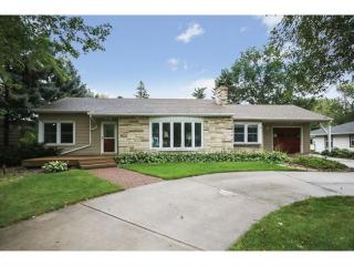 1994 Fairview Ave, Saint Paul, MN 55113-5423
