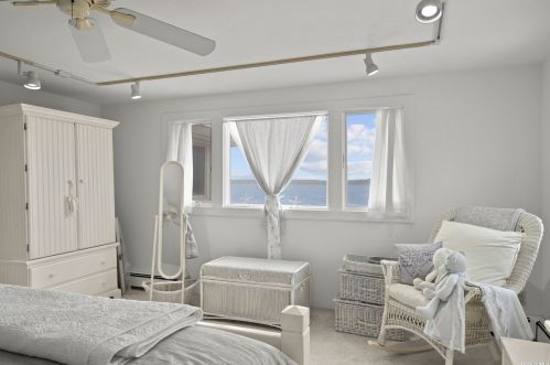 11 Argyle Dr, Northport NY  11768-1002 exterior