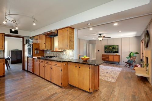 3206 Camelot Dr, Dallas TX 75229-5905 exterior