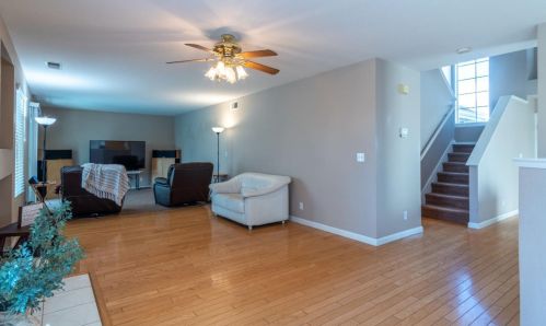 2070 Carousel Dr, Hollister CA  95023-5665 exterior
