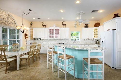 1190 Abbeville Ct, Marco Island, FL 34145-5402