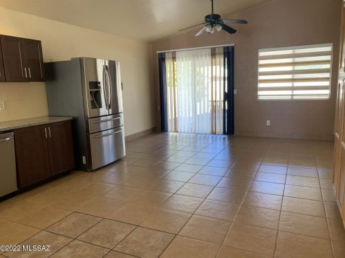 882 Clear River St, Tucson AZ  85704-2452 exterior