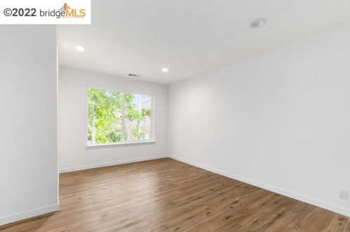 1042 Yarwood Ct, San Jose CA  95128-4727 exterior