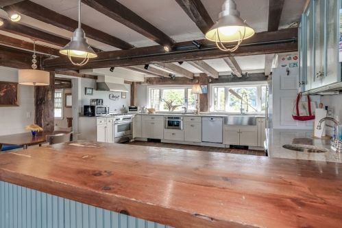 672 Washington St, Gloucester MA 01930-1335 exterior