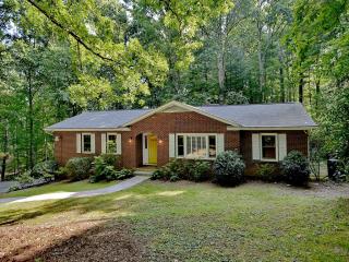 106 Rusty Ln, Hendersonville, NC 28791-1044
