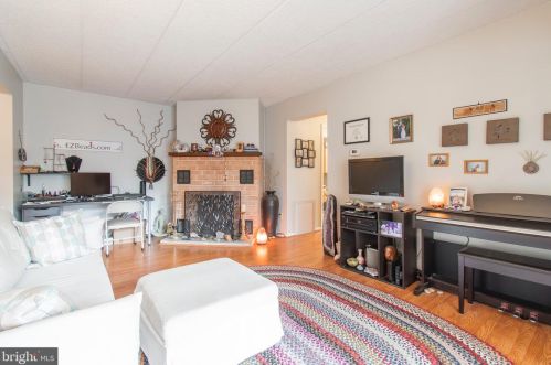 323 Washington Pl, Wayne, PA
