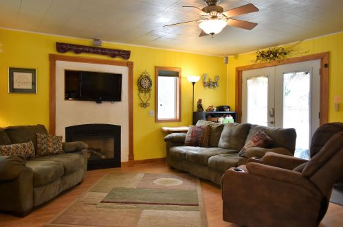 5426 Silver Lake Dr, West Bend, WI 53095-8714