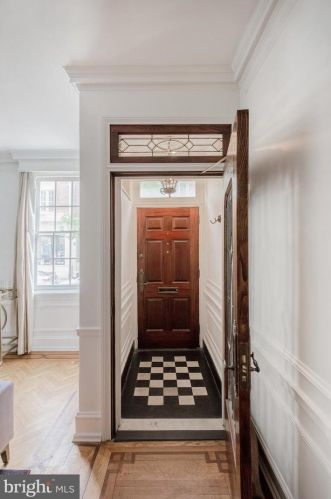 2039 Locust St, Philadelphia, PA 19103-5613