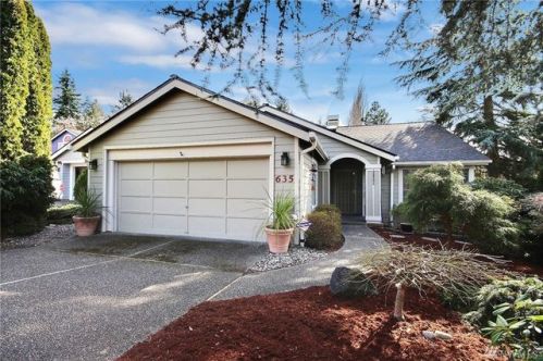 635 32 St, Seattle WA  98055-5099 exterior