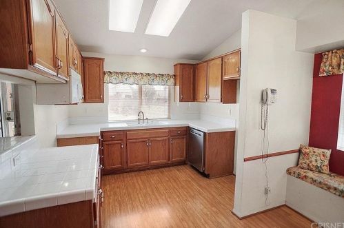 42026 Crestland Dr, Lancaster, CA 93536-3759