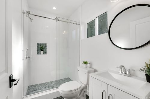 4709 Norwich Ave, Van Nuys CA  91403-2017 exterior