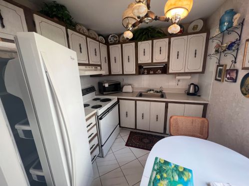 194 Burgundy, Delray Beach, FL 33484-5452