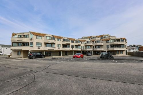 504 Ocean Blvd, Hampton, NH 03842-3682