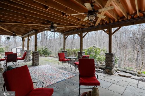 5550 Wide Oak Ct, Woodbridge VA  22192-6036 exterior