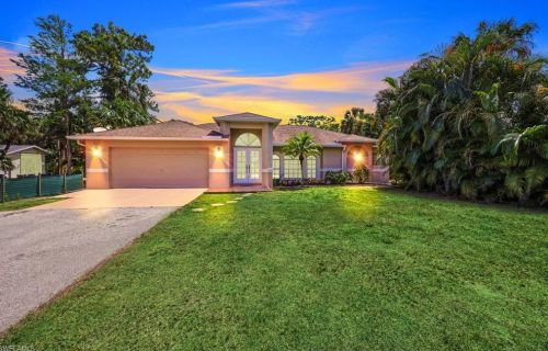 320 19th St, Naples, FL 34117-3326