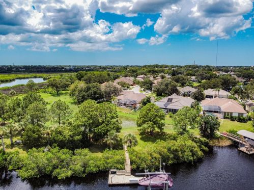 1821 Riveredge Dr, Tarpon Springs, FL 34689-6261