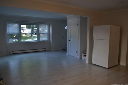 42 Hillside Ave, New Canaan CT  06840-4718 exterior