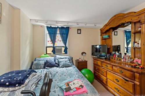 1878 Railroad Ave, Yorktown Hgts NY  10598-4406 exterior