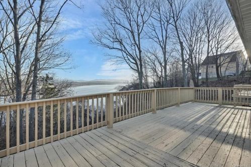 10 Kris Korner Dr, Marlborough NY  12542-5805 exterior