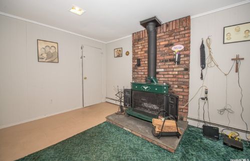 75 Lexington Ave, Central Islip, NY 11722-1023