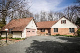 542 Scotch Rd, Pennington NJ  08534-4107 exterior