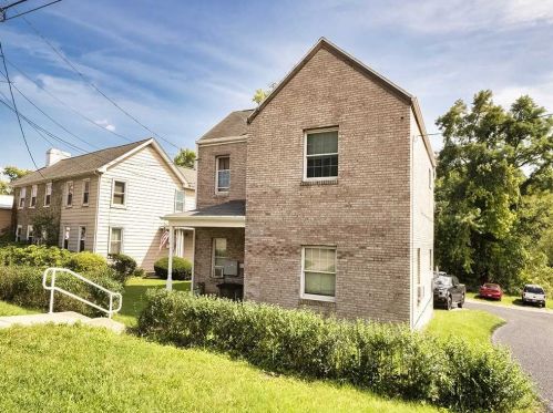 3582 Washington Ave, Finleyville, PA 15332-1385
