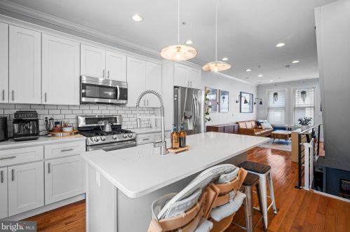 428 Mercy St, Philadelphia PA  19148-2507 exterior