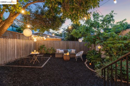 5937 Fremont St, Oakland CA 94608-2217 exterior