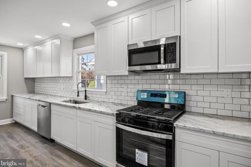 1736 Hillcrest Ave, Camden, NJ 08110-2707