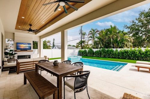 828 92nd Ave, Naples, FL 34108-2435