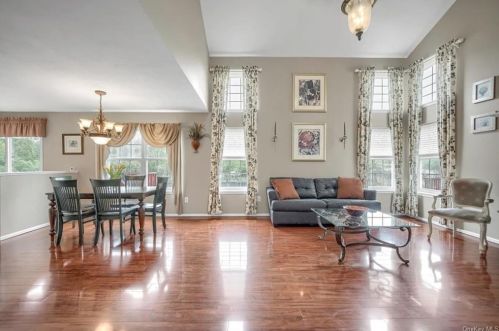 25 Mclaughlin Way, Washingtonville NY  10992-1151 exterior