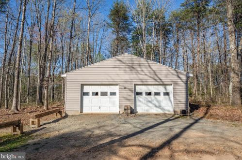 15166 Sassafras Ln, Madison Mills, VA 22960-3825