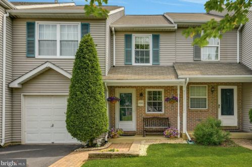 4982 Windy Meadow Ct, Pipersville, PA 18947-1041