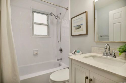 19 Revere Ave, Bethpage NY  11714-3115 exterior