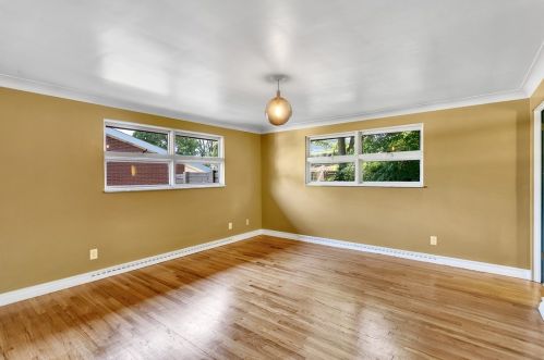 1562 Fairmont Dr, New Kensington PA  15068-5856 exterior