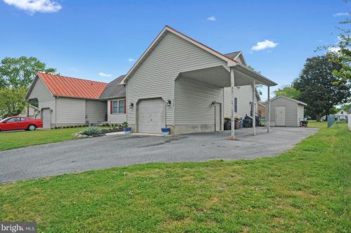 213 Columbia St, Slaughter Beach, DE 19963-2009