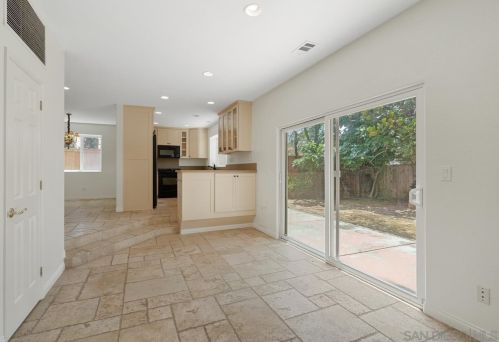 955 Agate St, San Diego CA  92109-1175 exterior