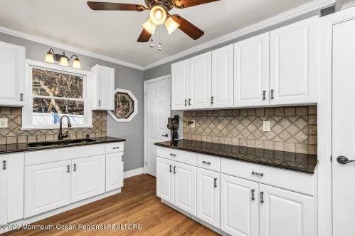 3 Peak St, Monmouth Hills NJ  07732-1821 exterior