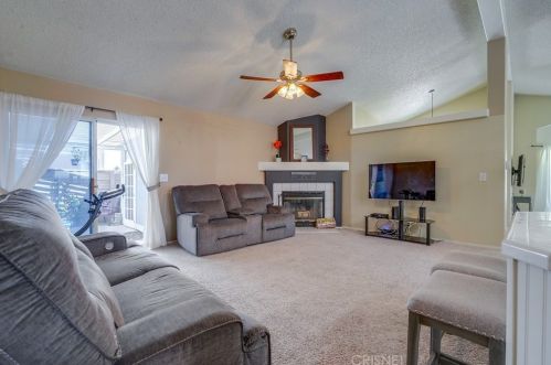 28101 Vista View Dr, Santa Clarita CA  91351-5710 exterior
