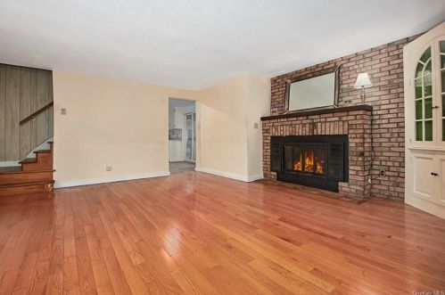 306 Saw Mill River Rd, Hawthorne, NY 10532-1013