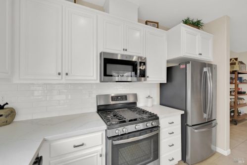 8001 Finchley Ct, Vacaville CA  95687-8253 exterior