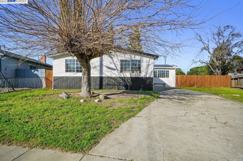 2954 Clearland Cir, West Pittsburg CA  94565-3243 exterior