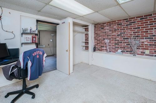 38 Pieper Dr, Wallingford CT  06492-2016 exterior