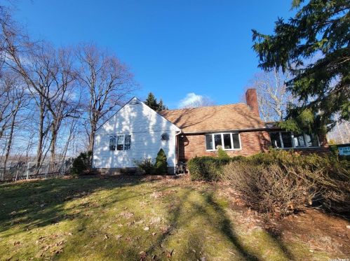 1067 Fort Salonga Rd, Northport, NY 11768-1320